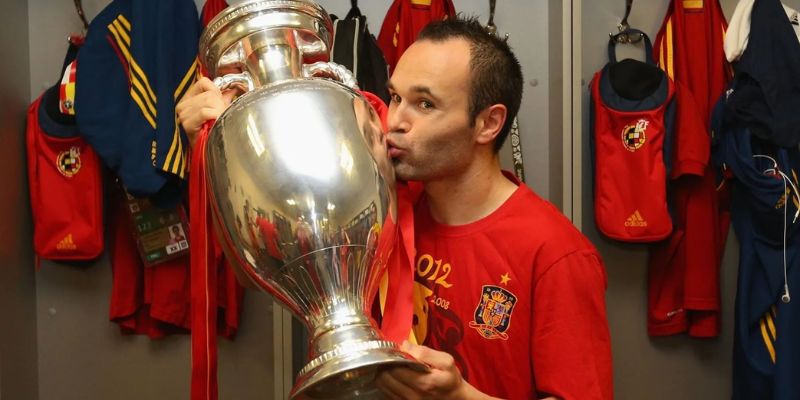 Iniesta là huyền thoại của bóng đá Tây Ban Nha tại đấu trường Euro